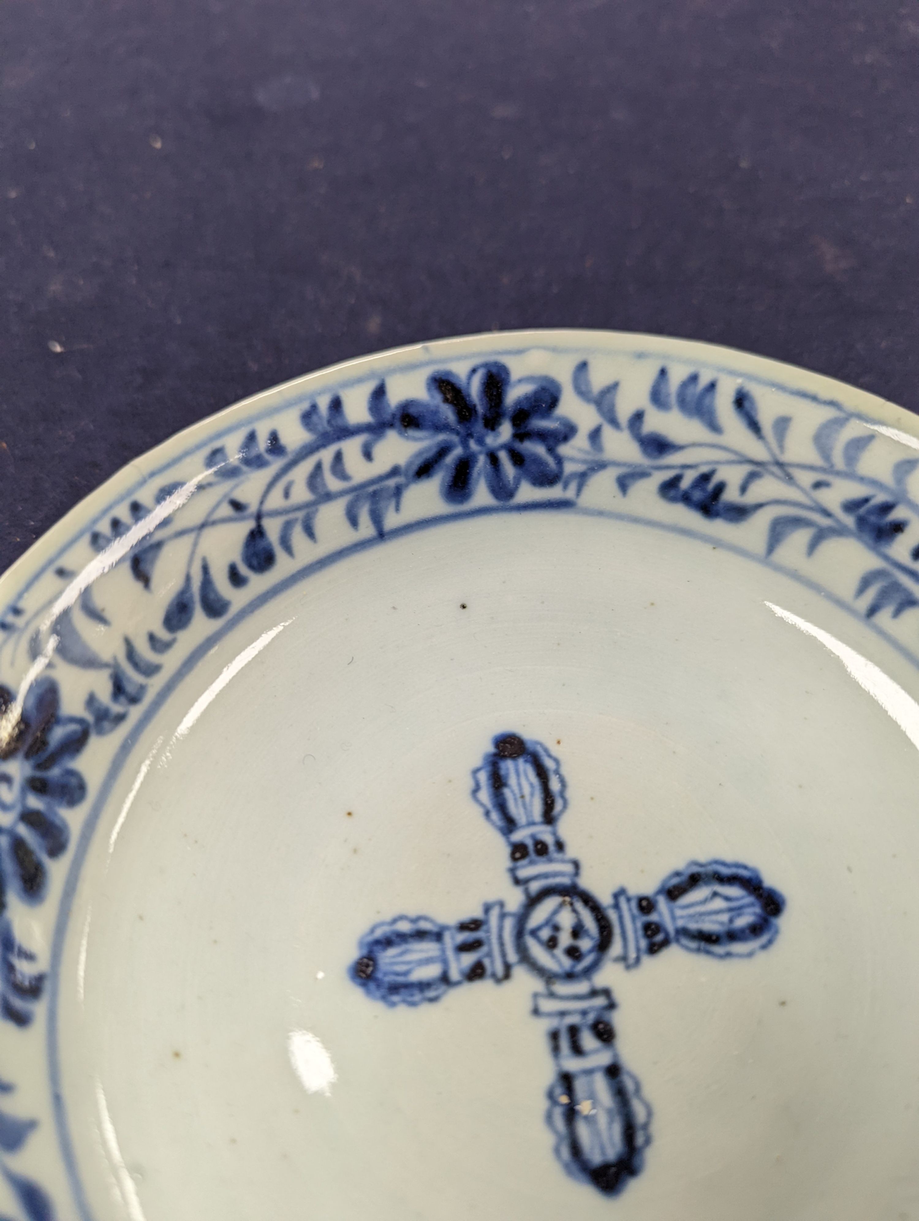 A Chinese blue and white dish, Ming dynasty, 15cm